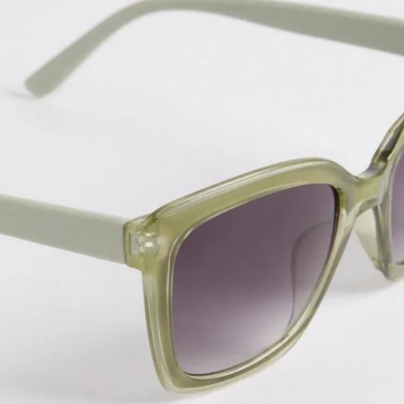 🆕 🕶️ Green Rectangle Smoke Lens Sunglasses - Picture 3 of 3